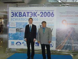Dr. Elmar Fuchs (desno) and Dipl. ing. Johannes Larch (levo) na konferenci o vodi v Rusiji